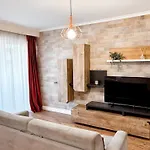 Altheda Living Sunstone - Luxury - Private Parking, Smart Tv, Huge Balcony And King Size Bed Апартаменты