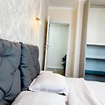 Апартаменты Altheda Living Sunstone - Luxury - Private Parking, Smart Tv, Huge Balcony And King Size Bed