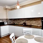 Altheda Living Sunstone - Luxury - Private Parking, Smart Tv, Huge Balcony And King Size Bed Апартаменты