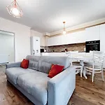 Altheda Living Sunstone - Luxury - Private Parking, Smart Tv, Huge Balcony And King Size Bed *