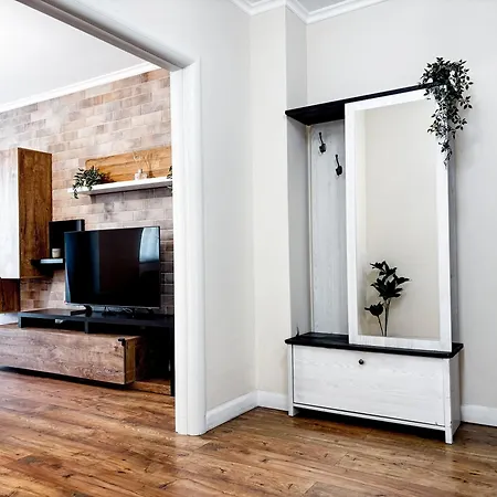 Altheda Living Sunstone - Luxury - Private Parking, Smart Tv, Huge Balcony And King Size Bed *