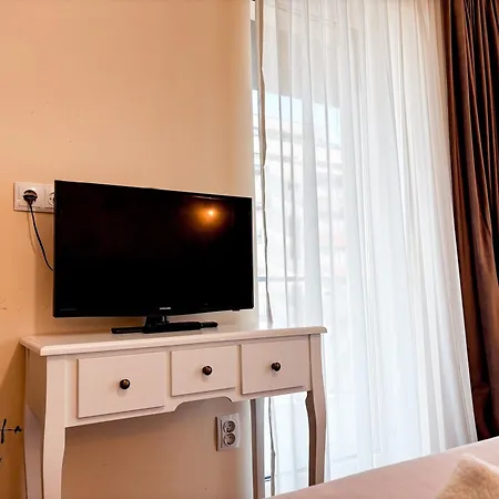 Altheda Living Sunstone - Luxury - Private Parking, Smart Tv, Huge Balcony And King Size Bed 克卢日-纳波卡