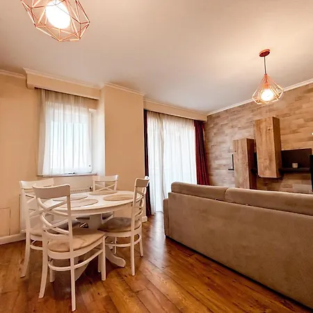 Altheda Living Sunstone - Luxury - Private Parking, Smart Tv, Huge Balcony And King Size Bed