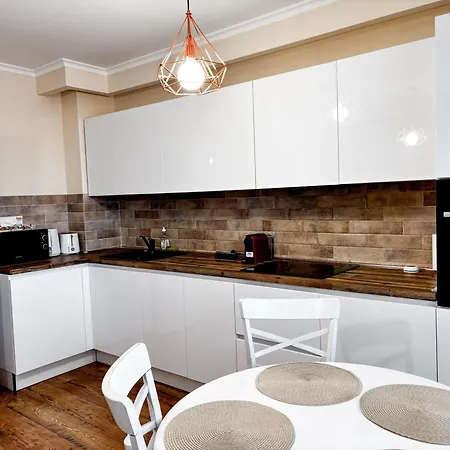 Altheda Living Sunstone - Luxury - Private Parking, Smart Tv, Huge Balcony And King Size Bed Lägenhet