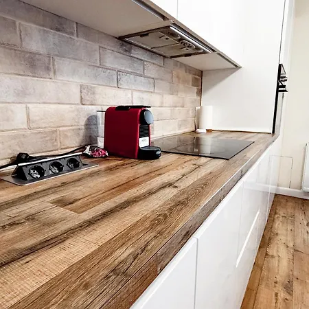 Altheda Living Sunstone - Luxury - Private Parking, Smart Tv, Huge Balcony And King Size Bed