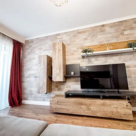 Altheda Living Sunstone - Luxury - Private Parking, Smart Tv, Huge Balcony And King Size Bed Lägenhet