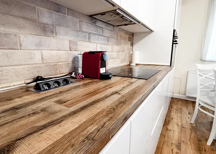 Altheda Living Sunstone - Luxury - Private Parking, Smart Tv, Huge Balcony And King Size Bed